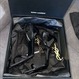 YSL OPYUM SANDALS IN PATENT LEATHER WITH GOLD-TONE HEEL